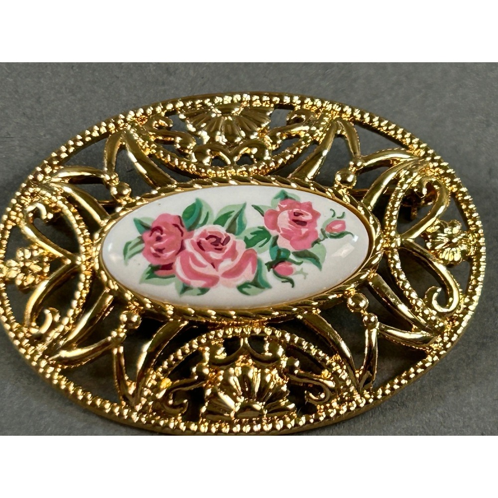 Avon Vintage Gold Tone Pink Rose Porcelain Filigree Oval Brooch Pin